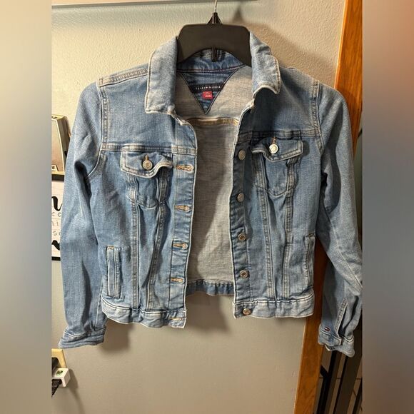 Tommy Hilfiger Cropped Jean Jacket Size XS Light Wash - Picture 2 of 12